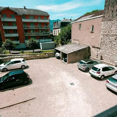 Apartment 5 2 Pieces Avec Parking *