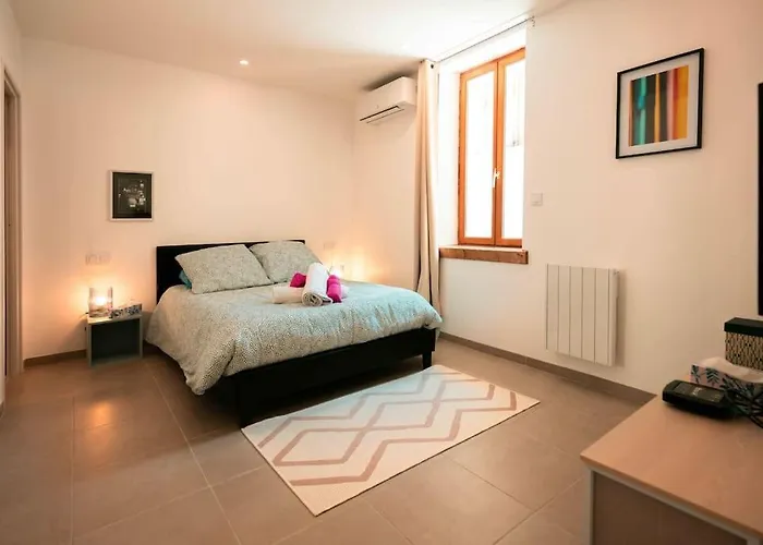 5 2 Pieces Avec Parking *